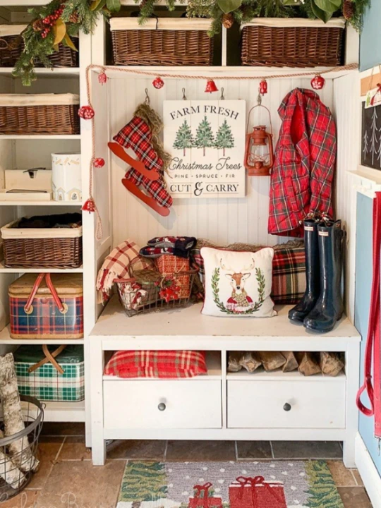 Christmas Mudroom Ideas 7