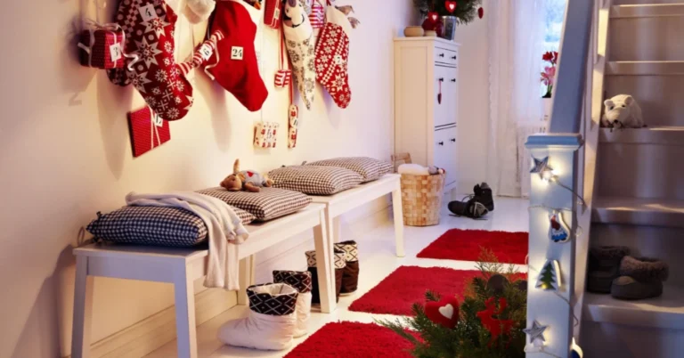Christmas Mudroom Ideas – Cozy & Festive Holiday Decor